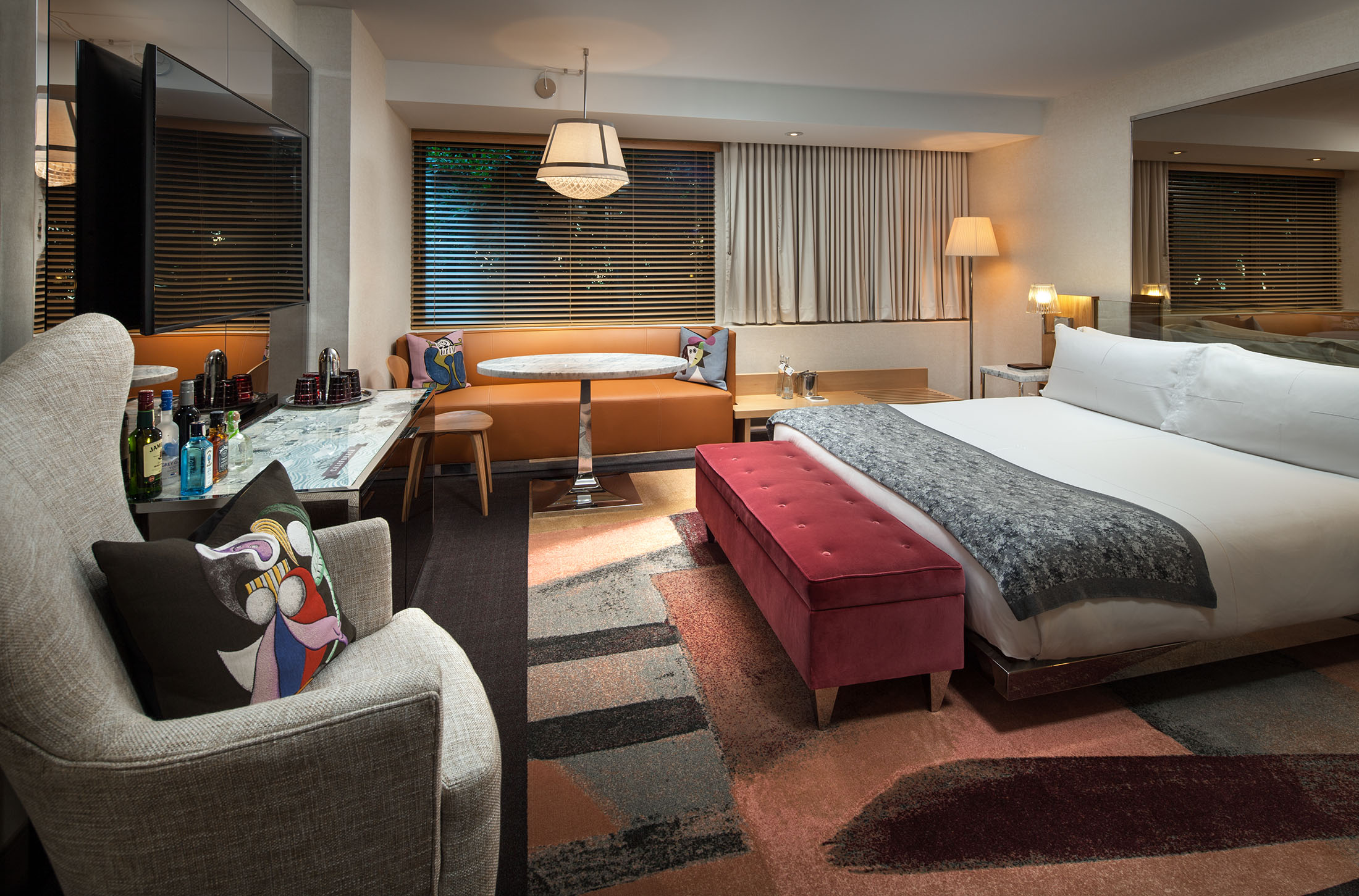 one bedroom suite living area