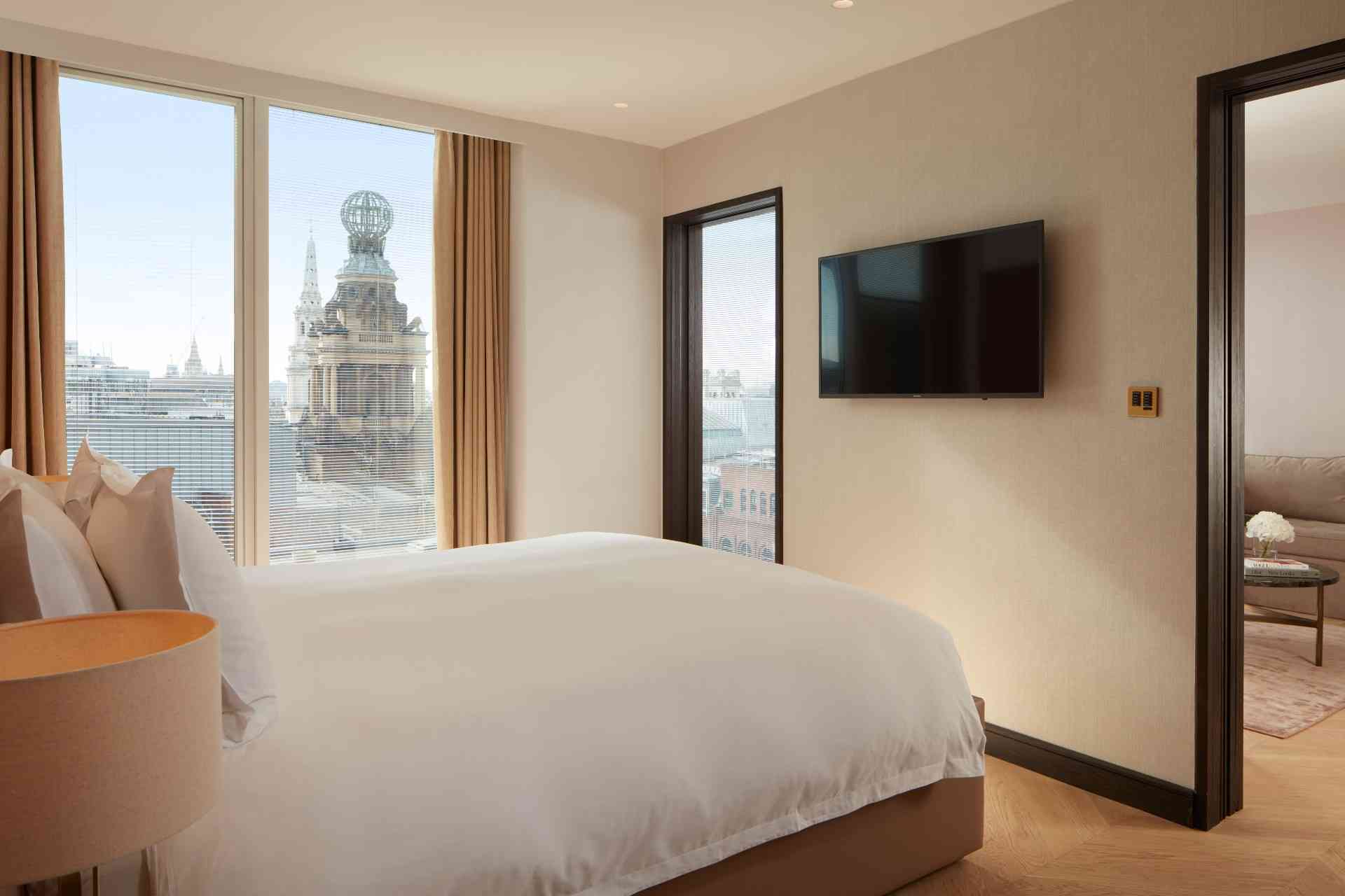 st-martins-lane-london-corner-suite