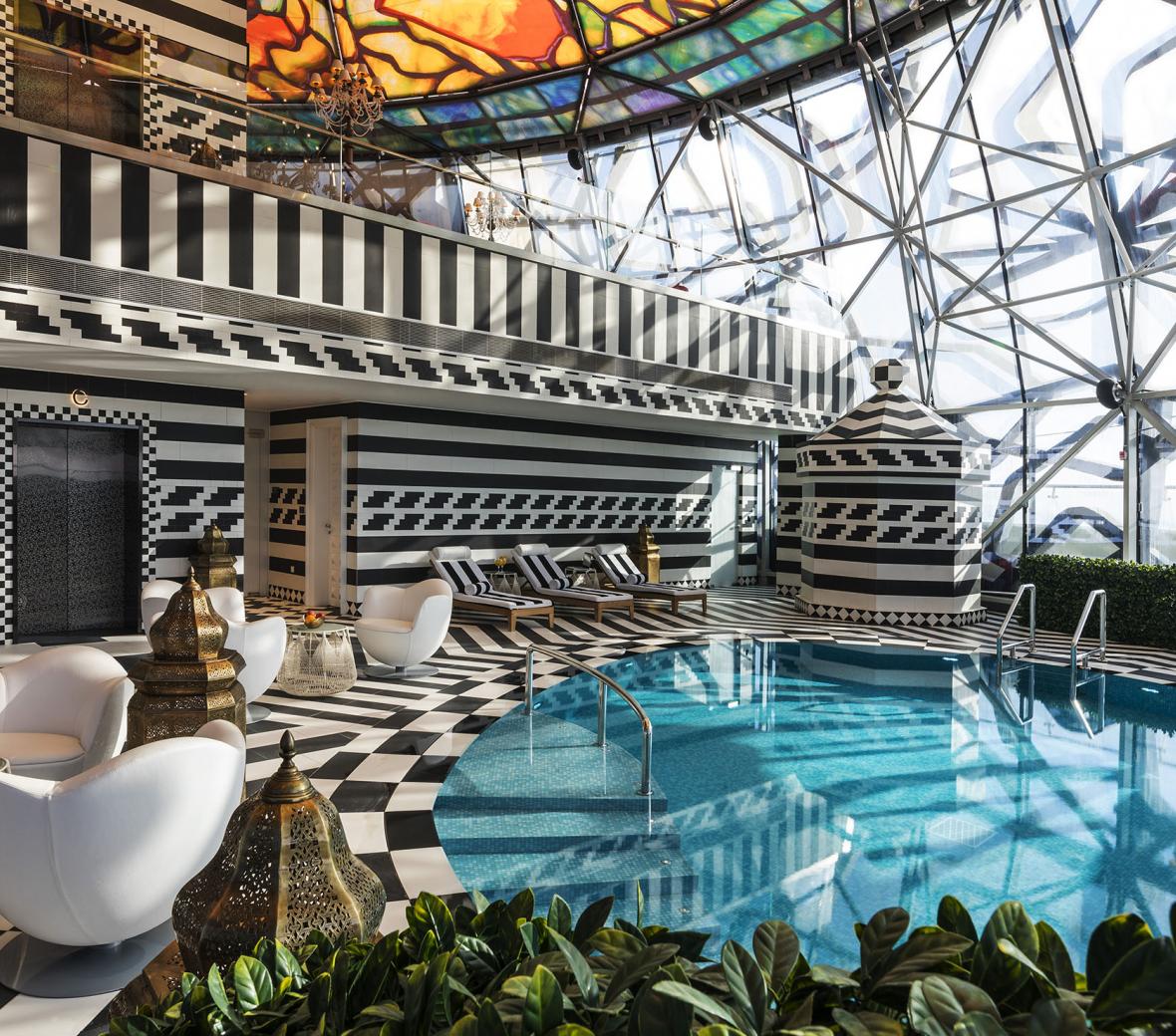 Mondrian Doha Pool
