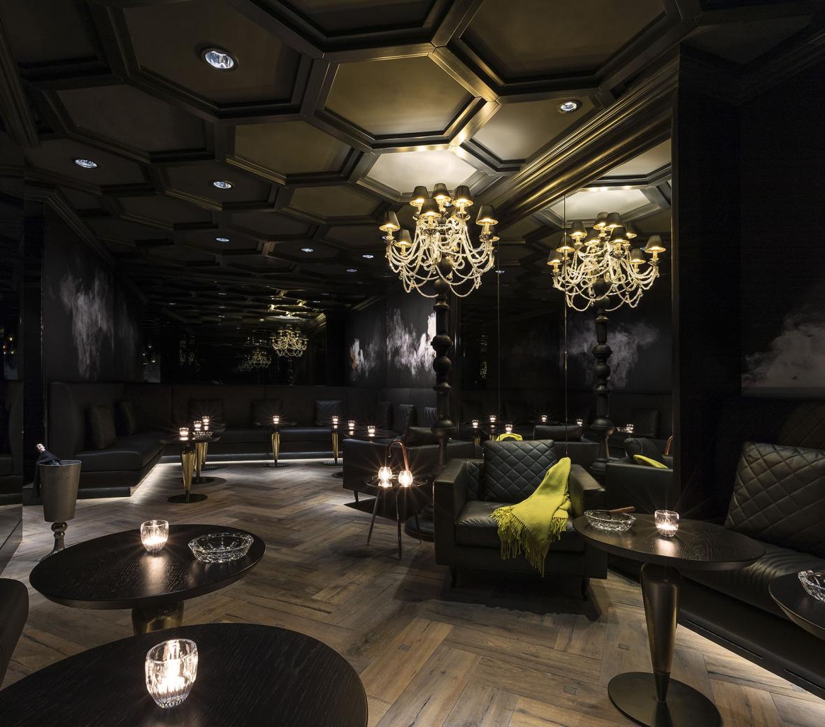 Smoke & Mirrors Lounge