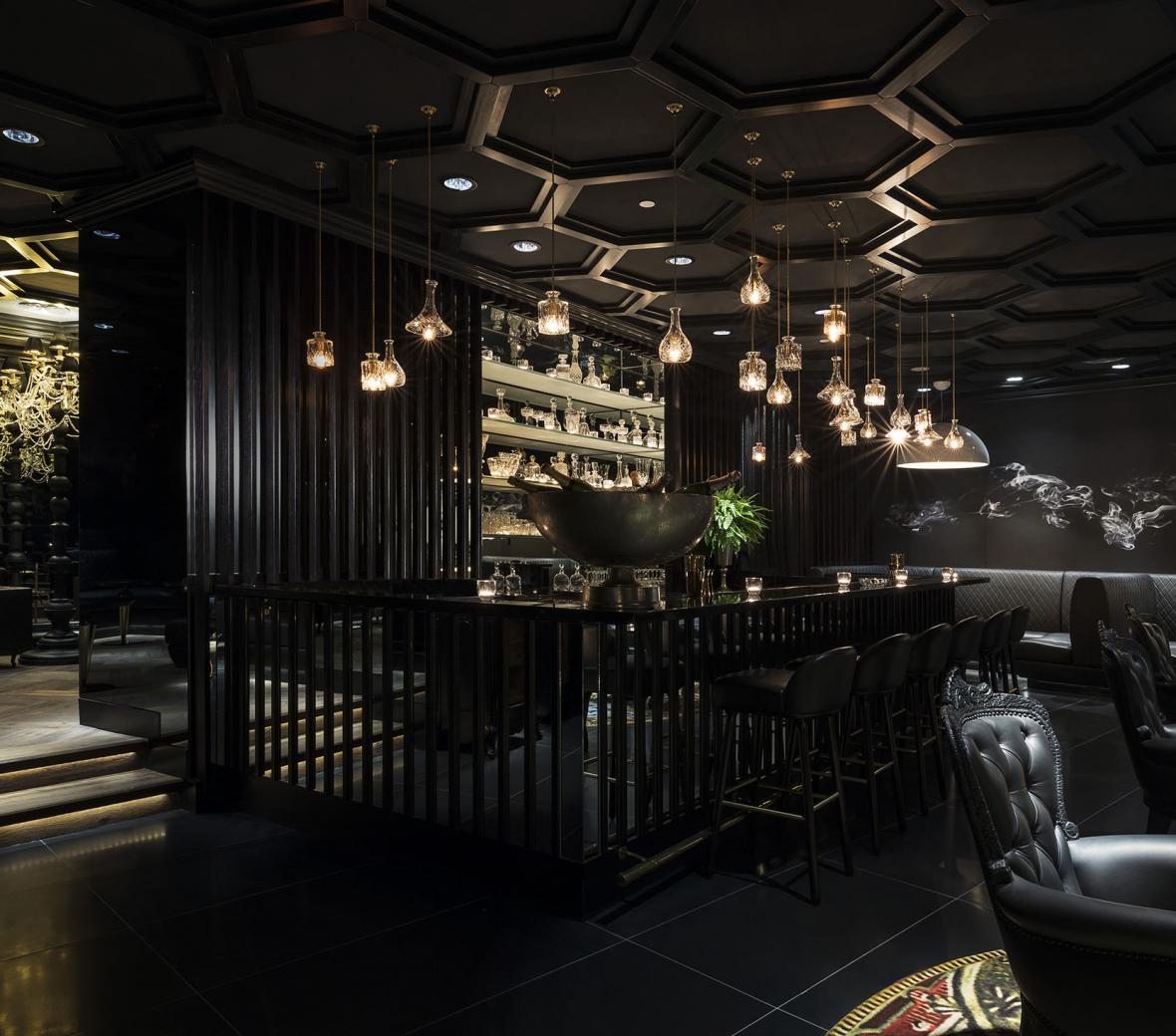 Smoke & Mirrors Lounge