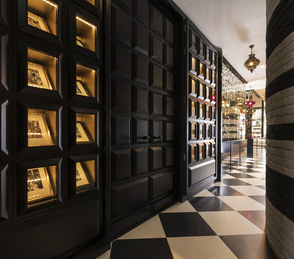 Smoke & Mirrors Hallway