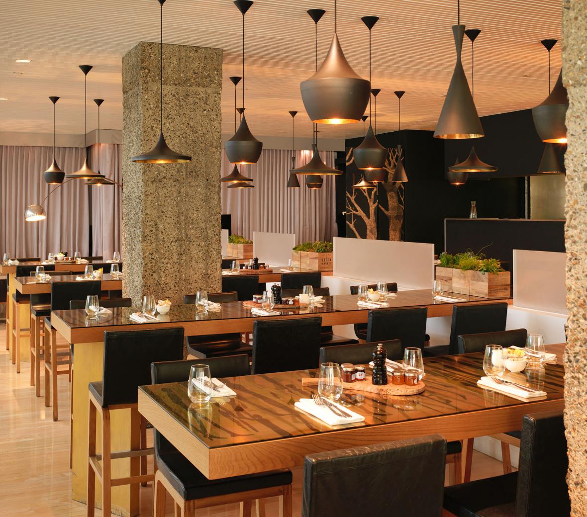 the restaurant at Sanderson dining tables