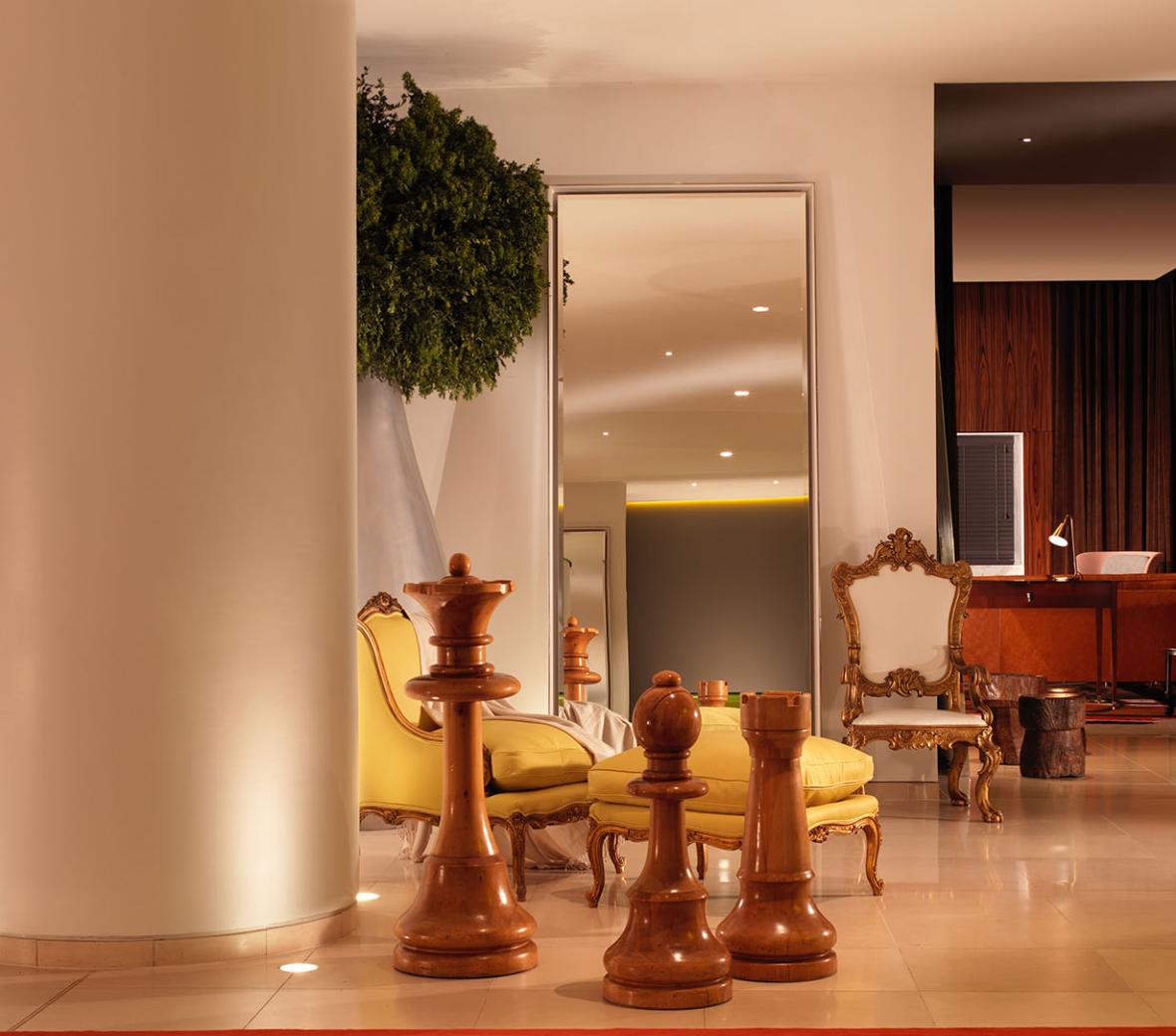 St Martin's Lane lobby