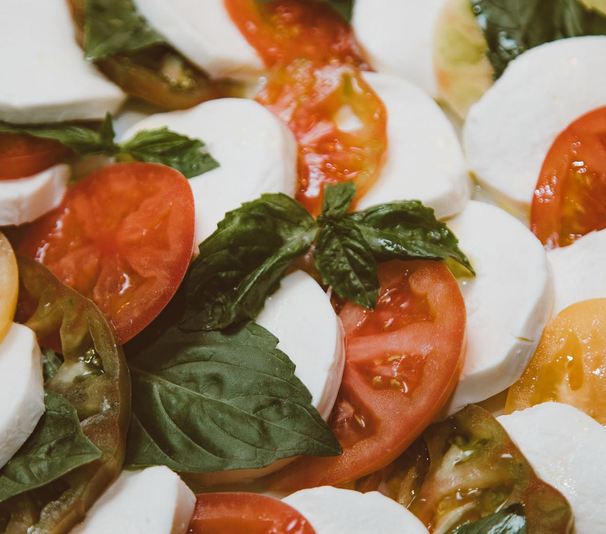 LEYNIA caprese salad