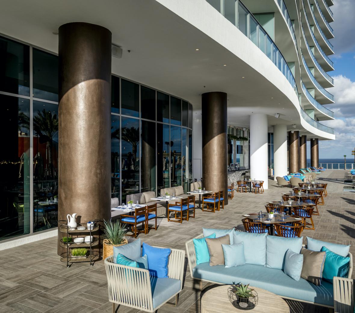 hyde-poolside-seats