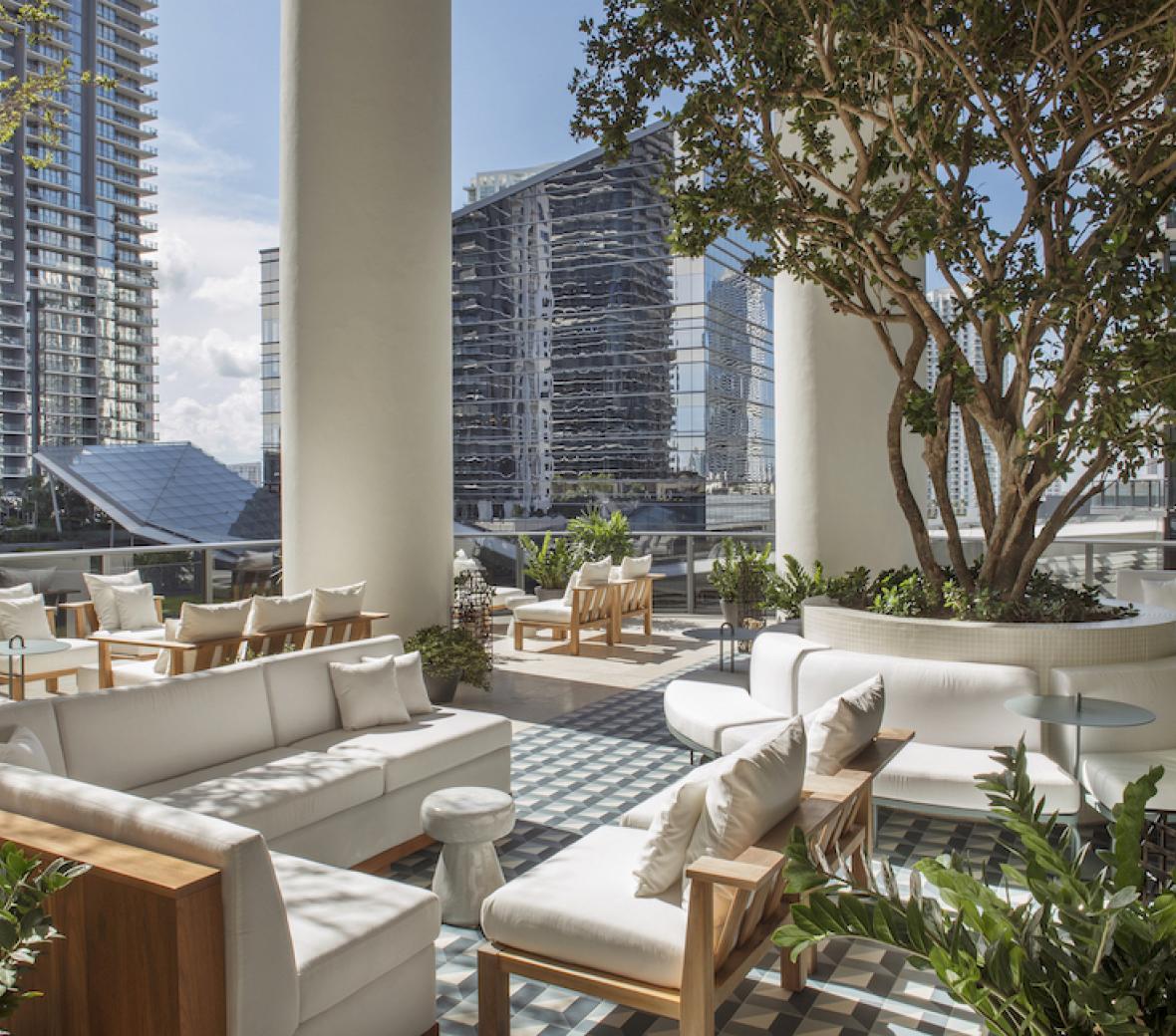sls-lux-brickell-rooftop-garden