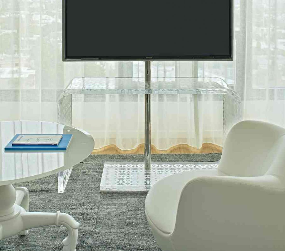 flatscreen tv glass desk and chair 