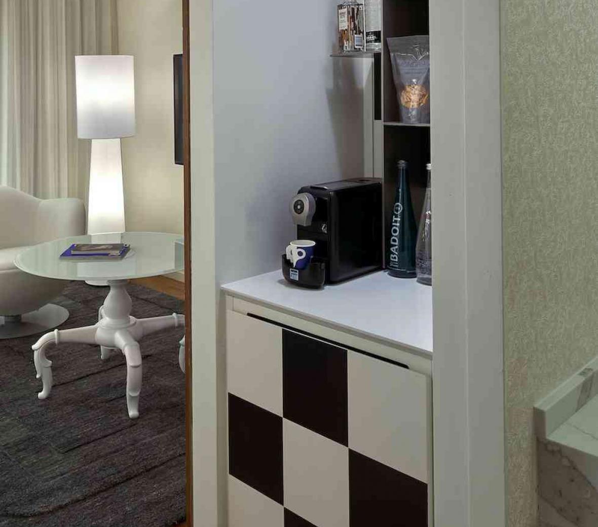 view of minibar and workspace 