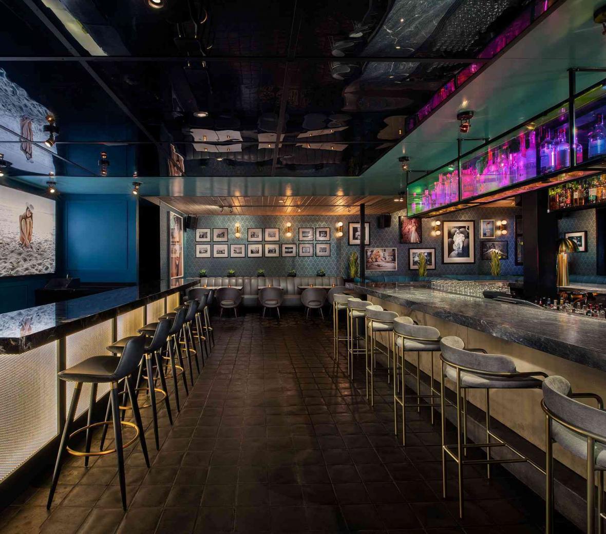 Bar area on both sides with booths at the back