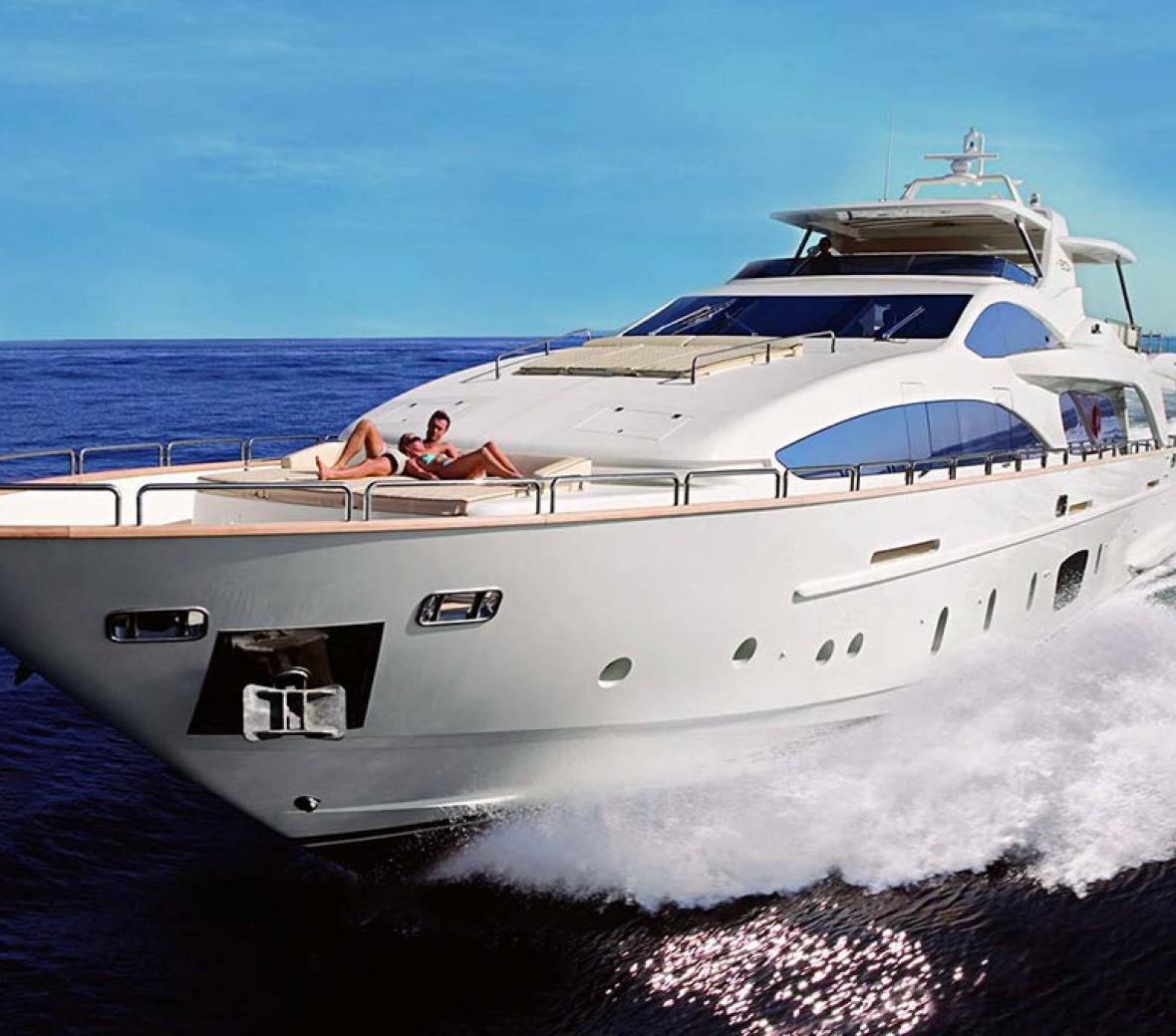 105 Azimut exterior