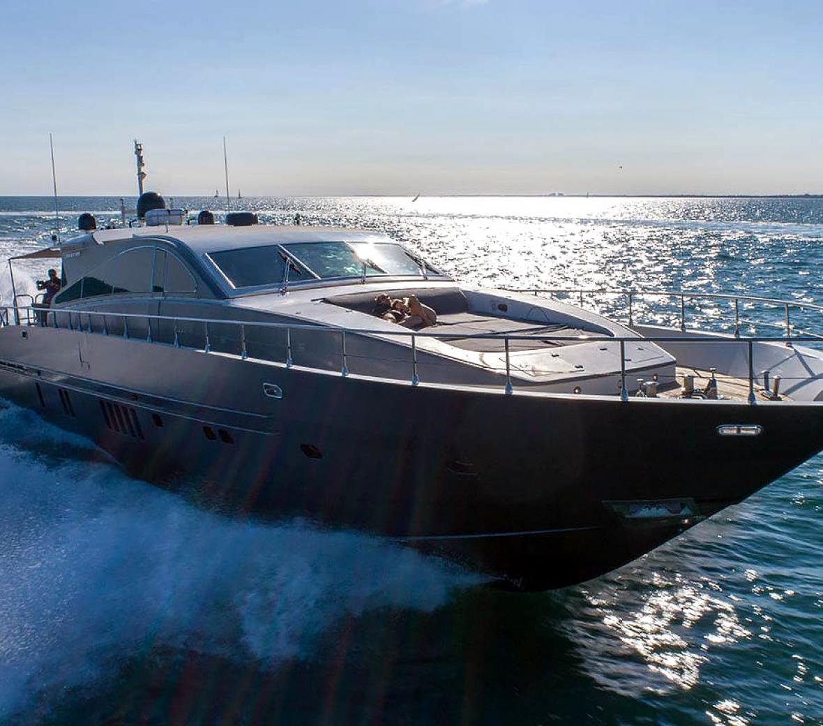 90’ Leopard Luxury Yacht