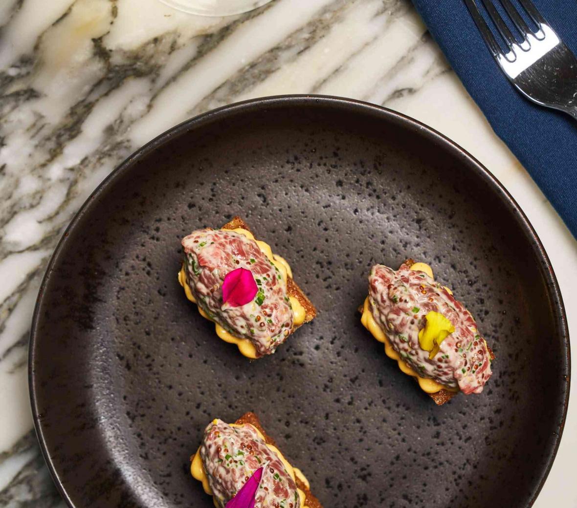 Some little meats on crackers 