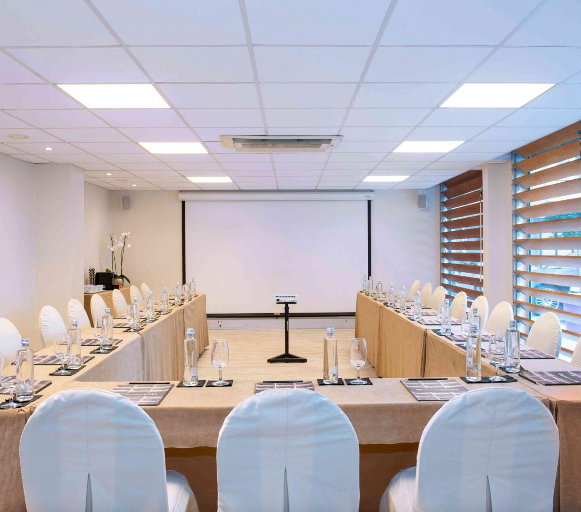 Meeting room at Mondrian Cannes