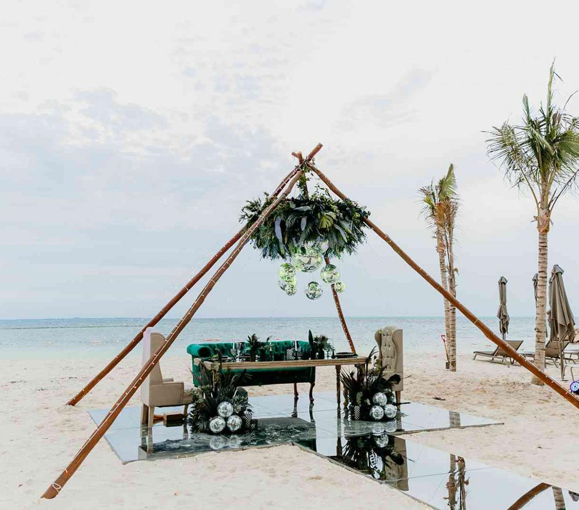 Beach arch wedding Cancun 