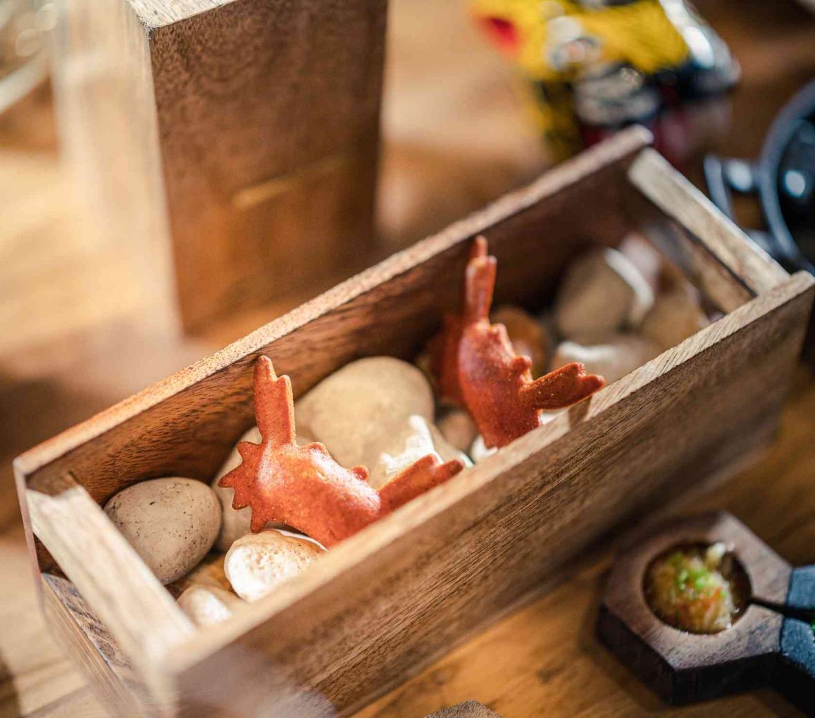 Appetizer of shrimp in a woodenbox