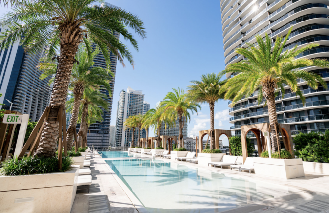SLS LUX Brickell Pool