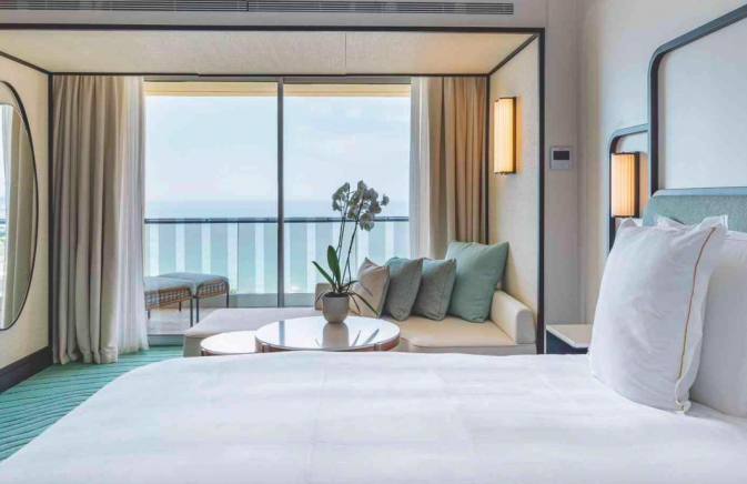 bed in Mondrian Cannes