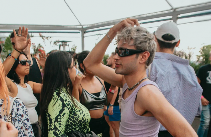 a bunch of people dancing