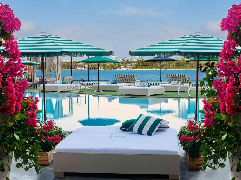 Baia Beach Club Pool