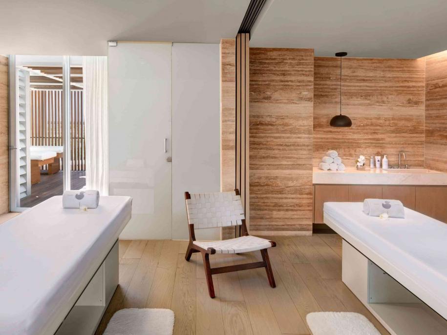 Room with two massage tables 