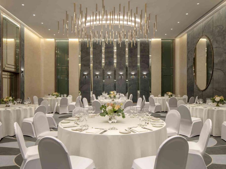 Ballroom set with circle tables