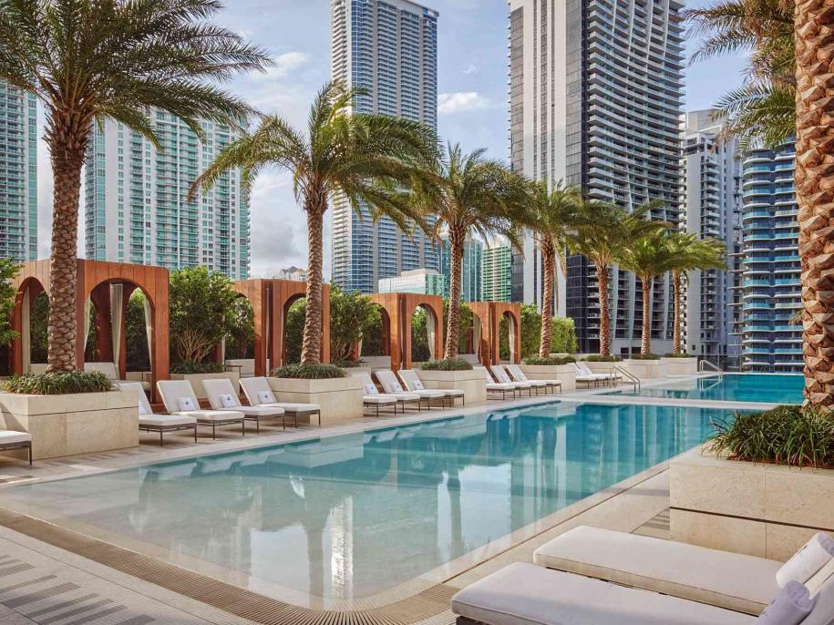 SLS LUX Brickell pool 