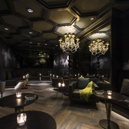 Smoke & Mirrors Lounge