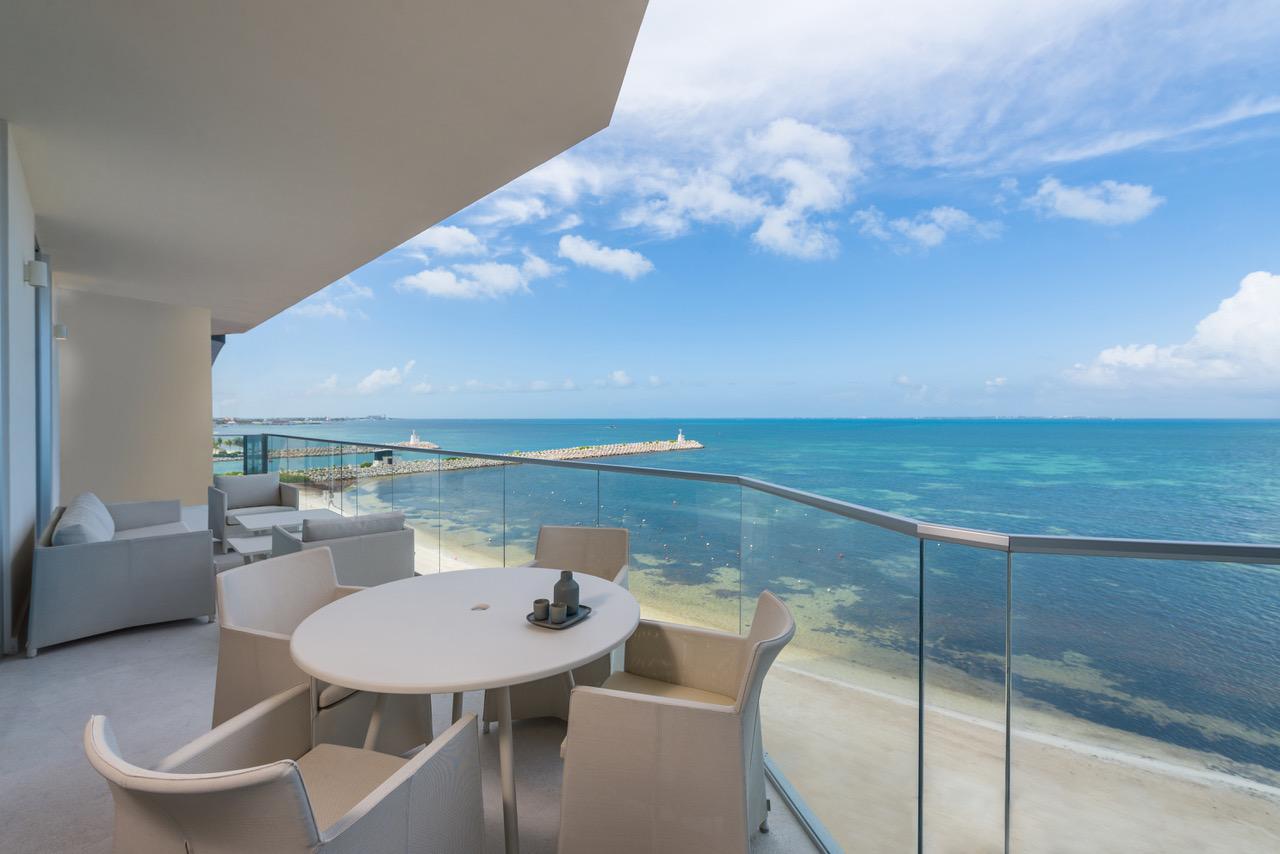 SLS Cancun Residence Patio