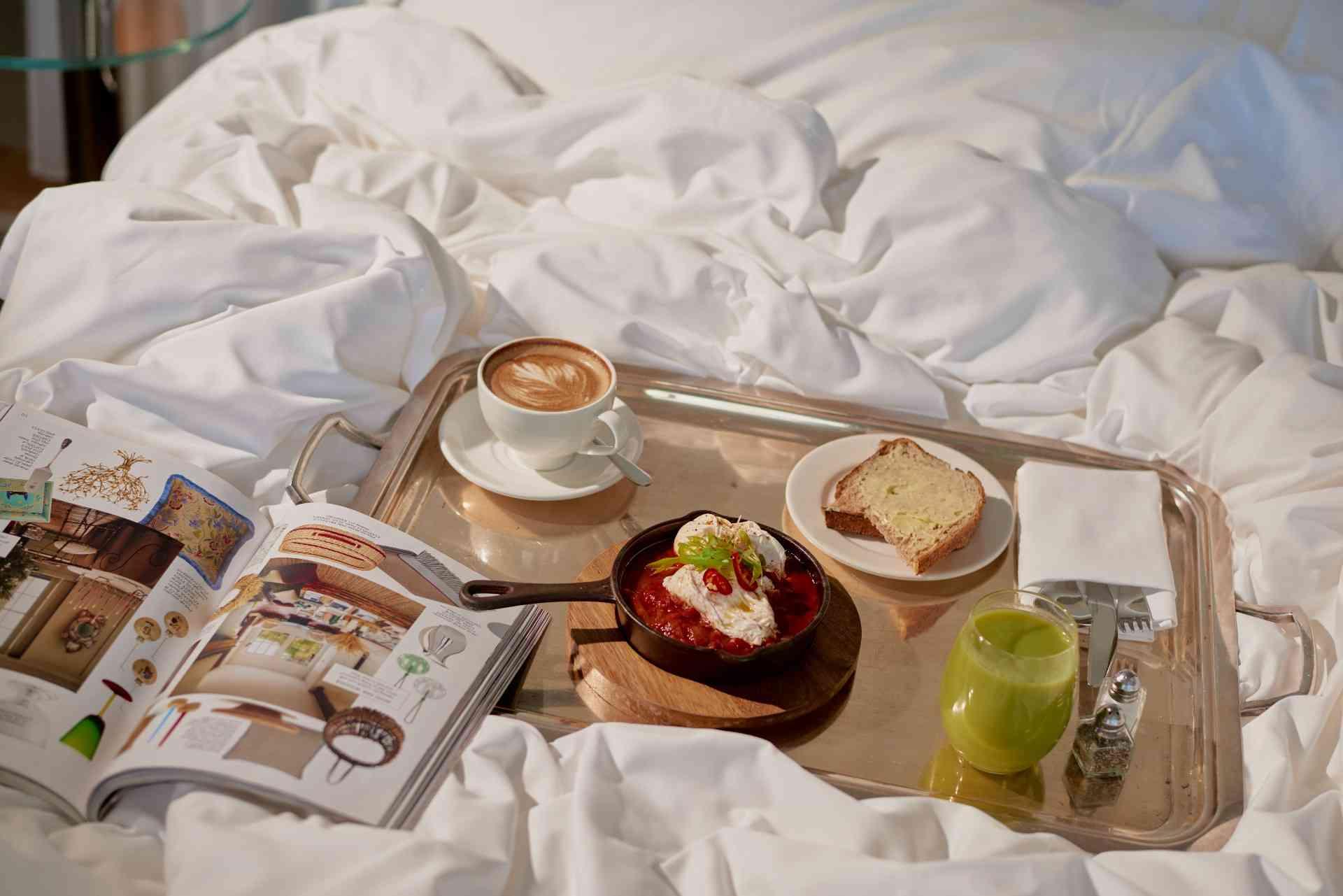 Food and drinks on a bed 