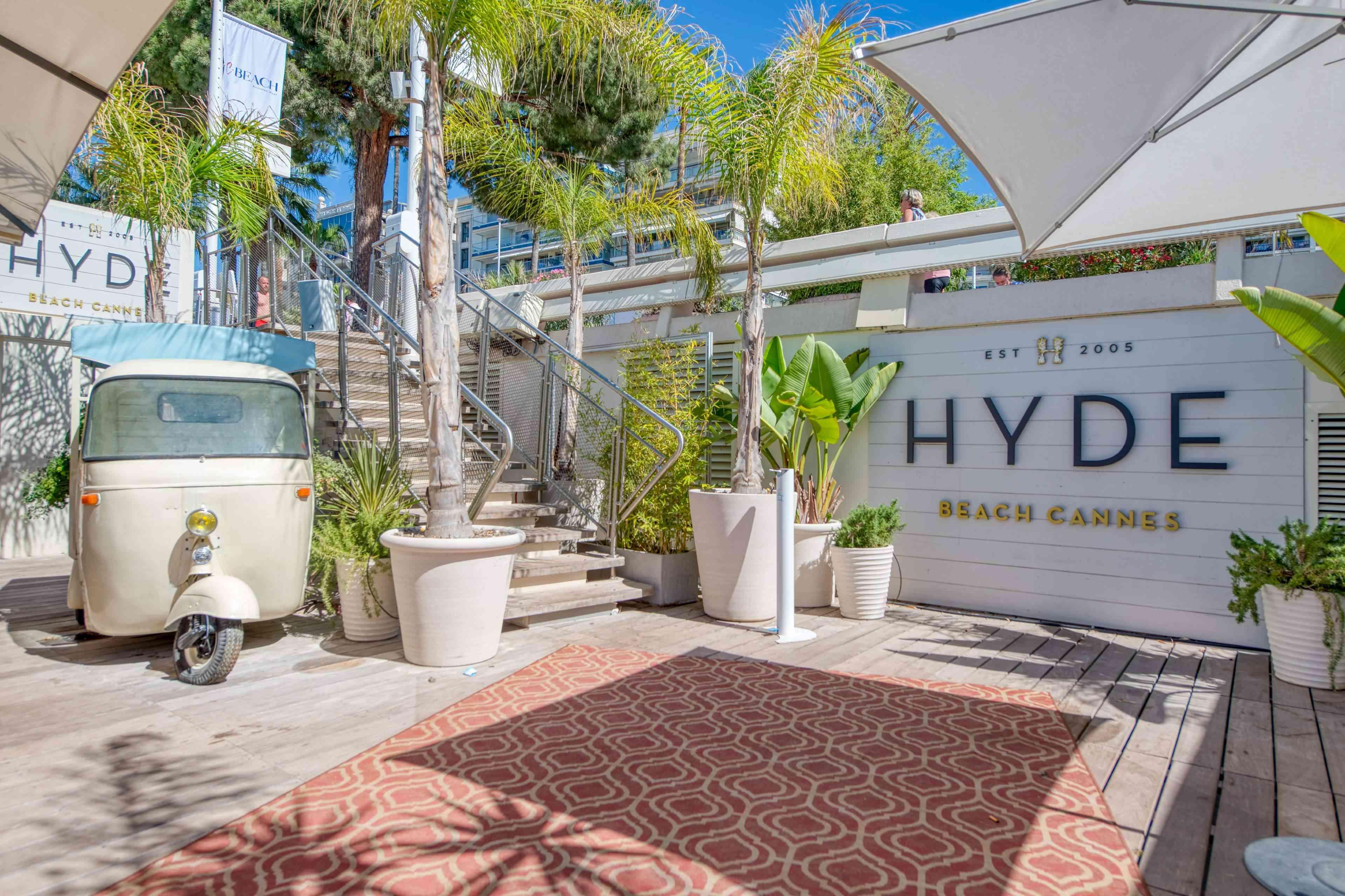 the entrance to Hyde Beach Cannes