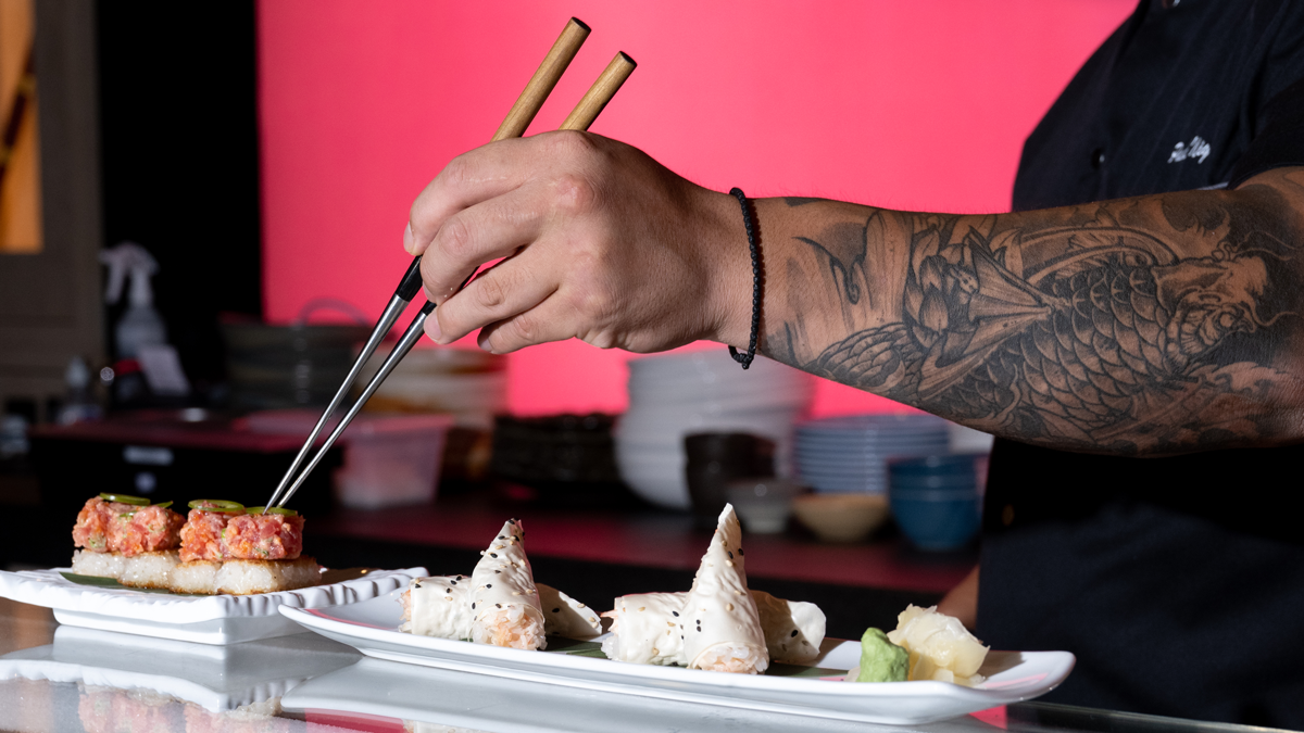 Chef Pavel making sushi during the Katsuya sushi-making master class