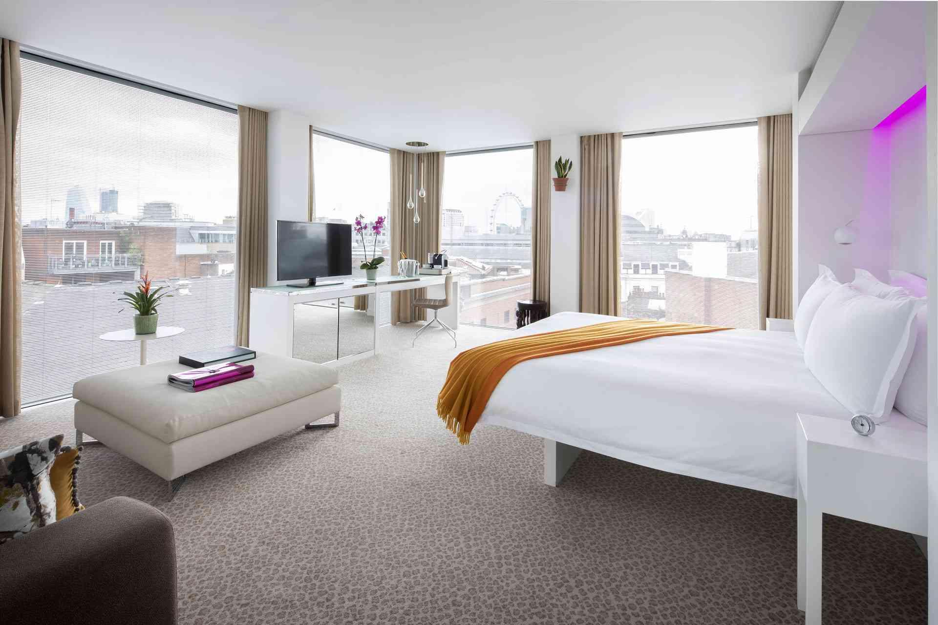 Corner bedroom with view of London