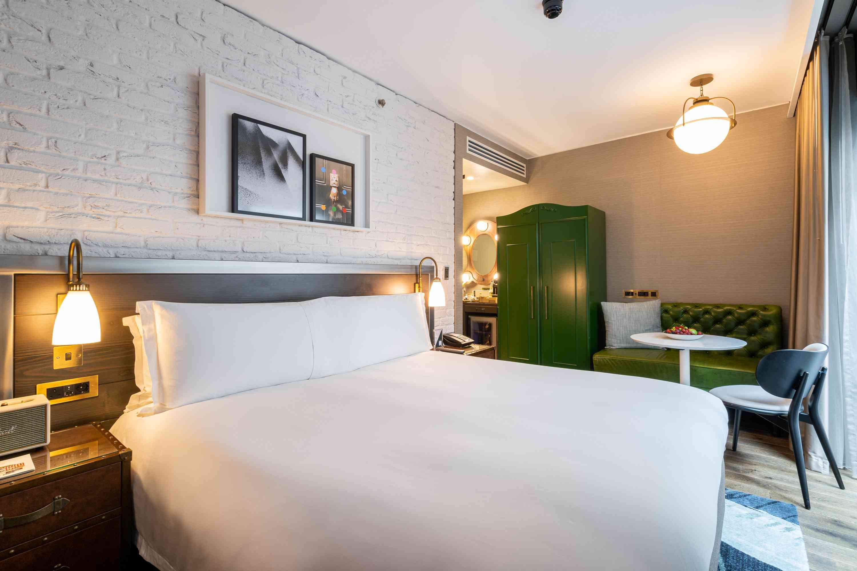 Standard King Courtyard Room Mondrian Shoreditch Ennismore