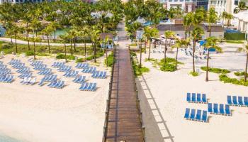 Pier leading to baha mar